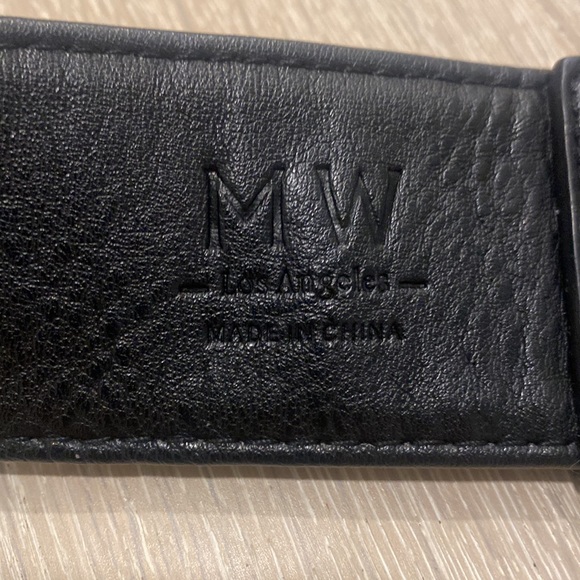 Reversible Black/Woven Fabric purse strap with gold tone hardware - Picture 5 of 9